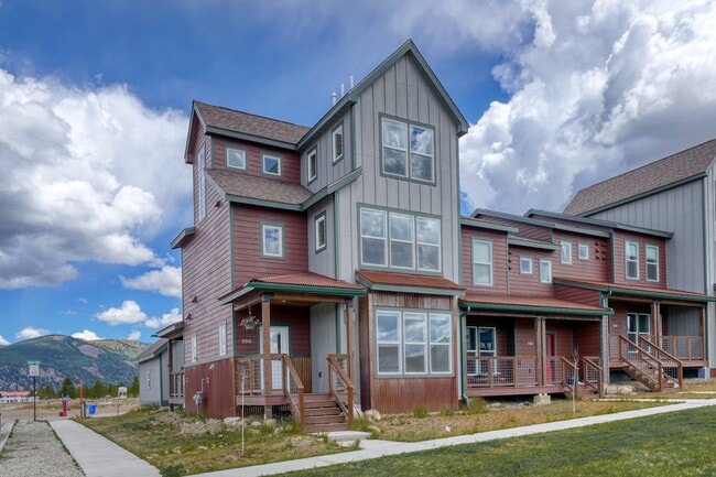 Building Photo - 300 McClary Pk