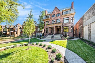 Building Photo - 701 W Canfield St