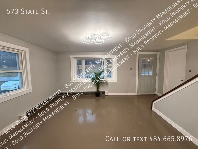 Building Photo - 573 State St