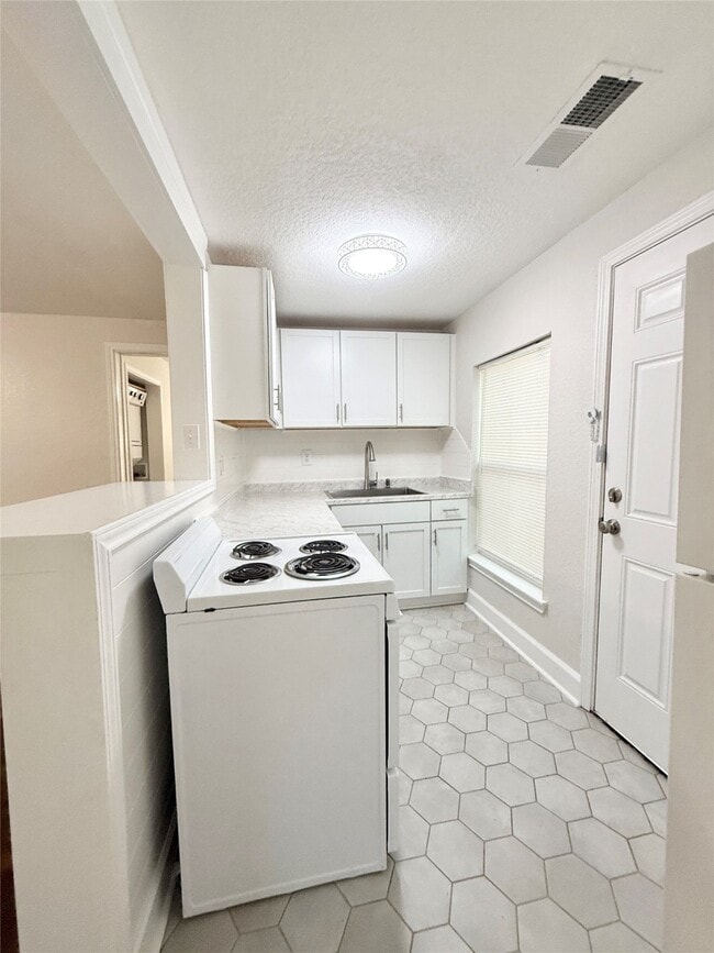 Building Photo - 620 E Magnolia St