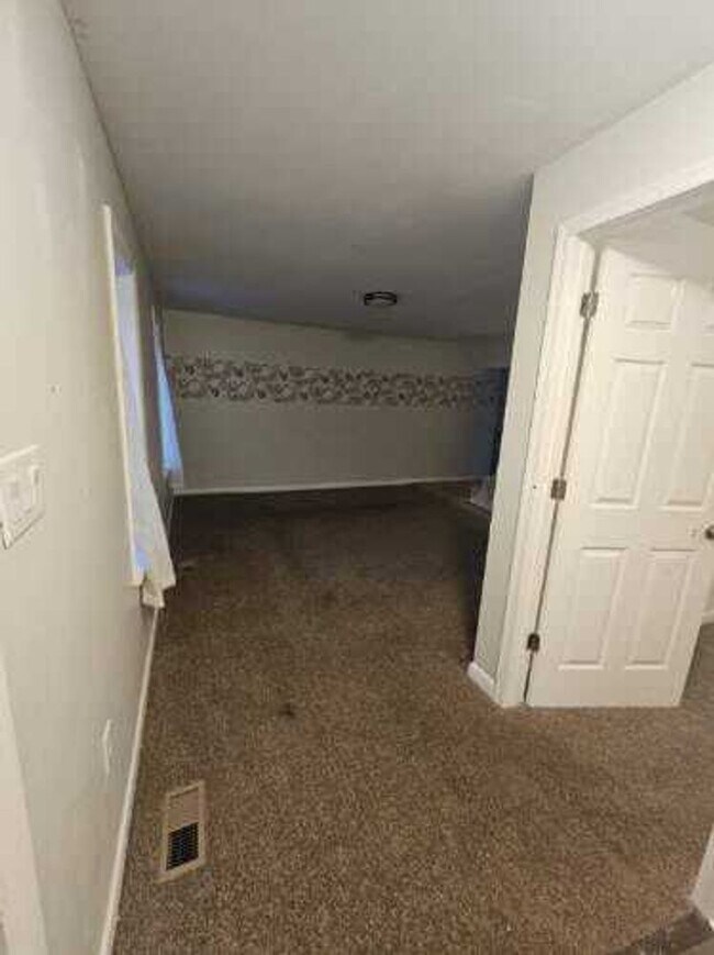 Building Photo - 219 N Lawrence St