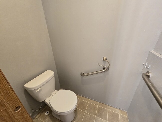 Building Photo - 700 W Ridgeway Ave