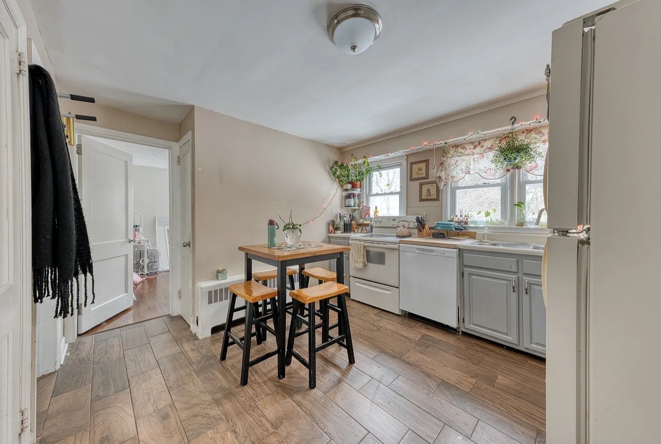 Building Photo - 291 Mansfield Ave