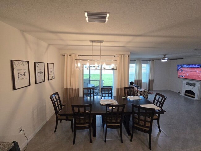 Building Photo - New 4/2 Home In Great Community