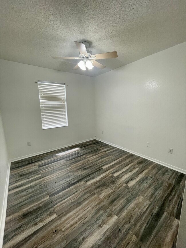 Building Photo - 611 Terranova Dr