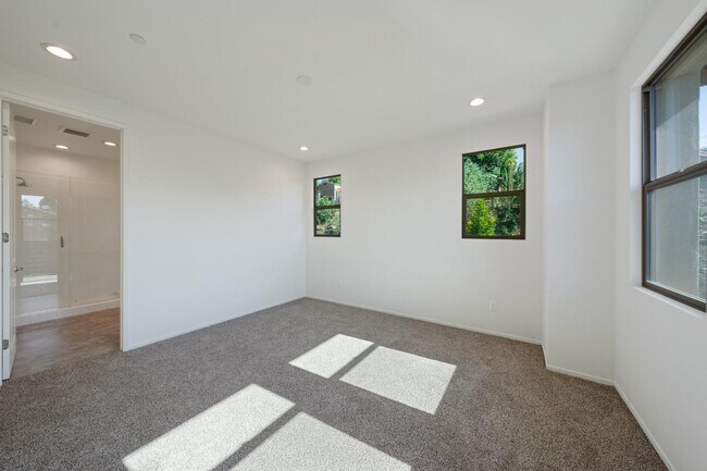 Building Photo - 822 Francesca Dr