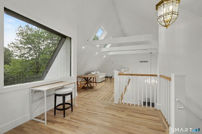 Building Photo - 158 Steep Hill Rd