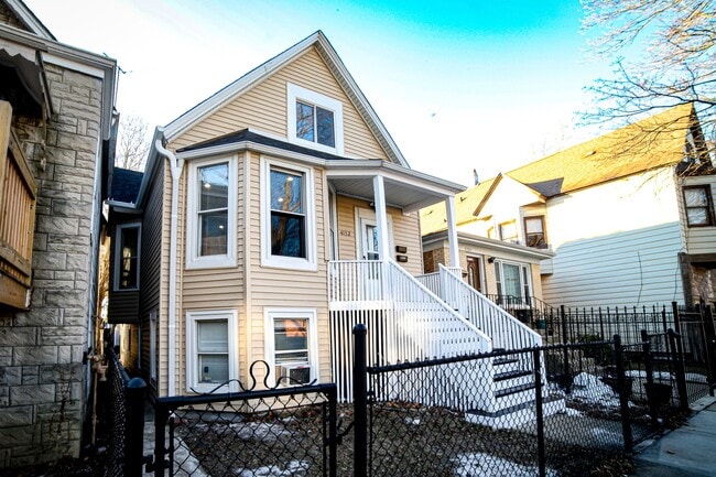 Building Photo - 4152 N Saint Louis Ave