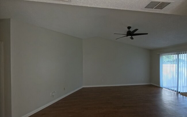 Building Photo - "Charming 3-Bedroom Retreat on Daisy Lane – Your Cozy Jacksonville Sanctuary!"