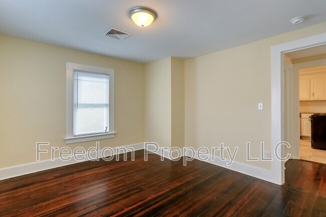 Building Photo - 18 Peck St