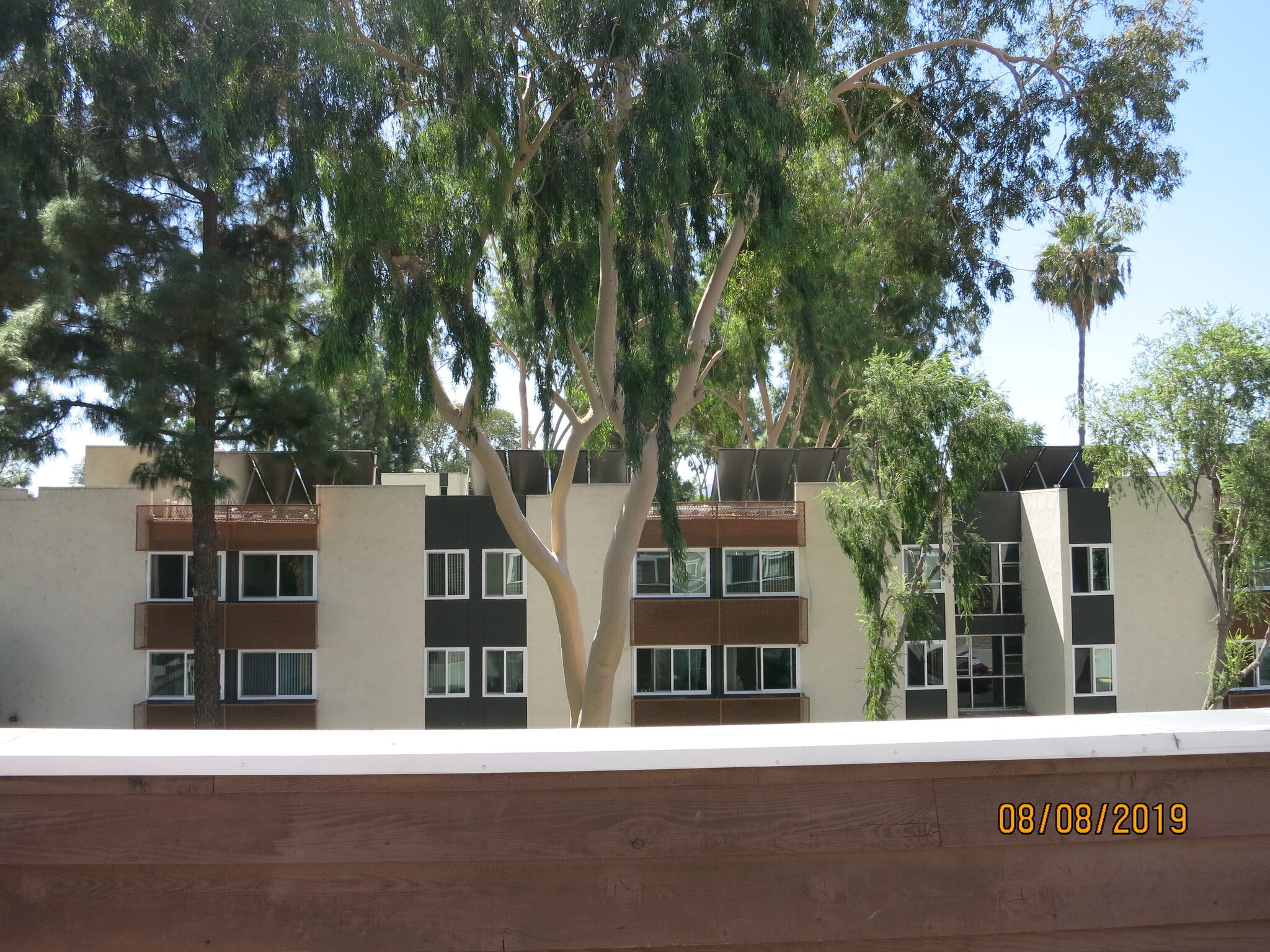 Building Photo - 6545 Reseda Blvd