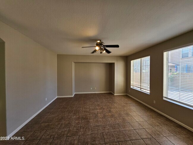 Building Photo - 2065 E Hulet Dr