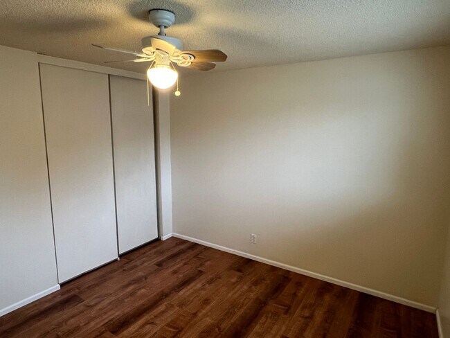 Building Photo - 3 Bedroom, 2 Bathroom in N. Coburg Rd Area