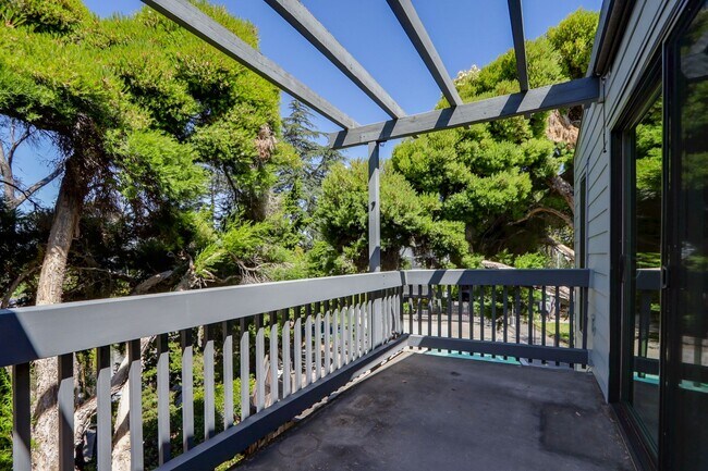 Building Photo - 1BR/1BA Pet-Friendly Top-Floor Condo with Bonus Room & Resort-Style Amenities | San Mateo | YouTu...