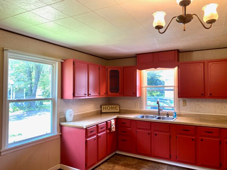 Building Photo - 608 S Webber St