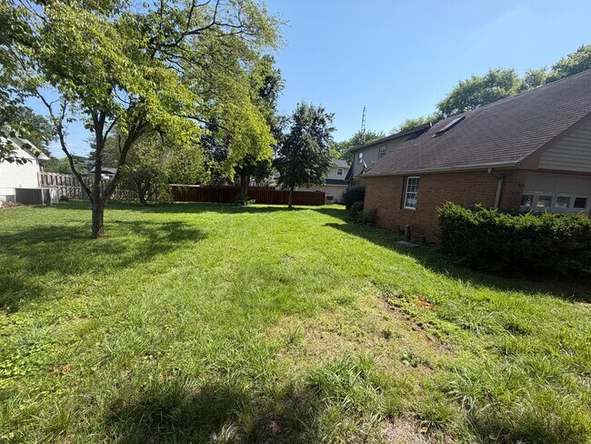 Building Photo - 3 Bedroom 3 Bathroom For Rent