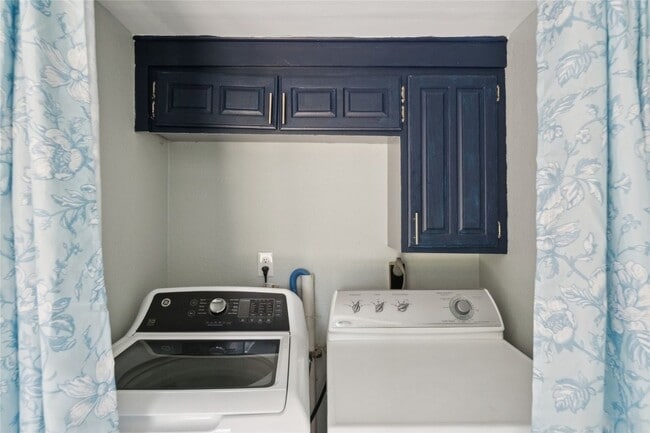 Building Photo - 1417 S Quebec Ave