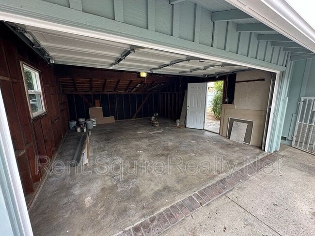 Building Photo - 747 E Benbow St