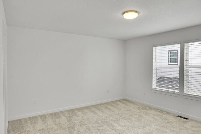 Building Photo - $2,350- 3 Bed 2.5 Bath Townhome in CO Springs with Central AC, and In Unit Laundry!