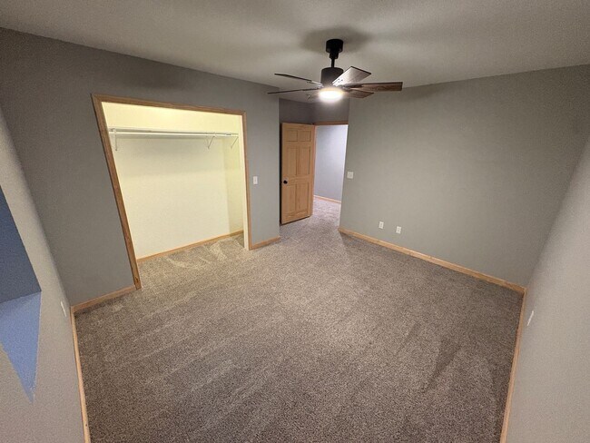 Building Photo - PRICE REDUCED!!! 4 bed / 3 bath Twinhome for Rent!