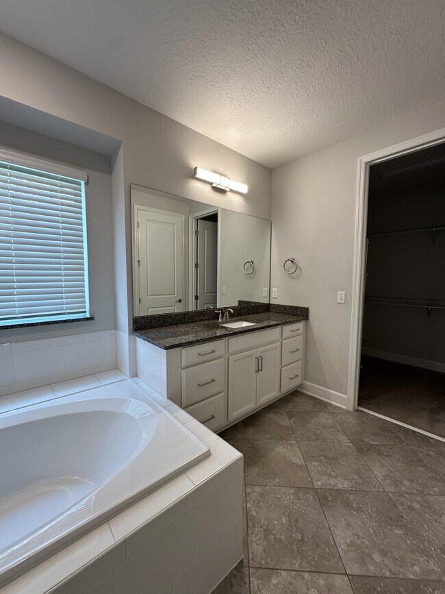 Building Photo - 24 Woodsong Ln