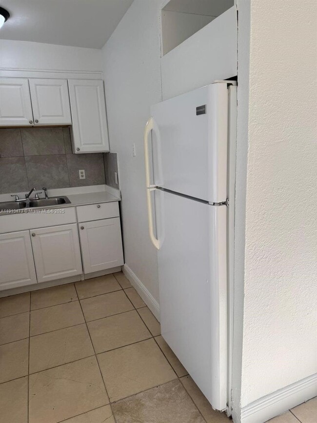 Building Photo - 1820 Funston St