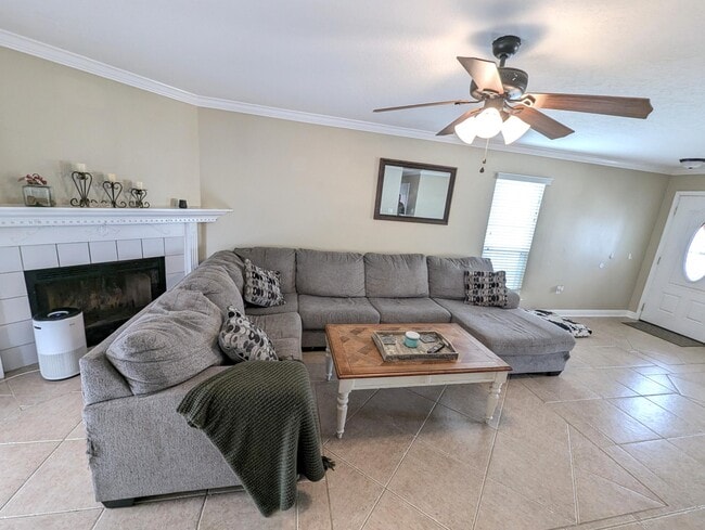 Building Photo - 437 Bridgewater Ct