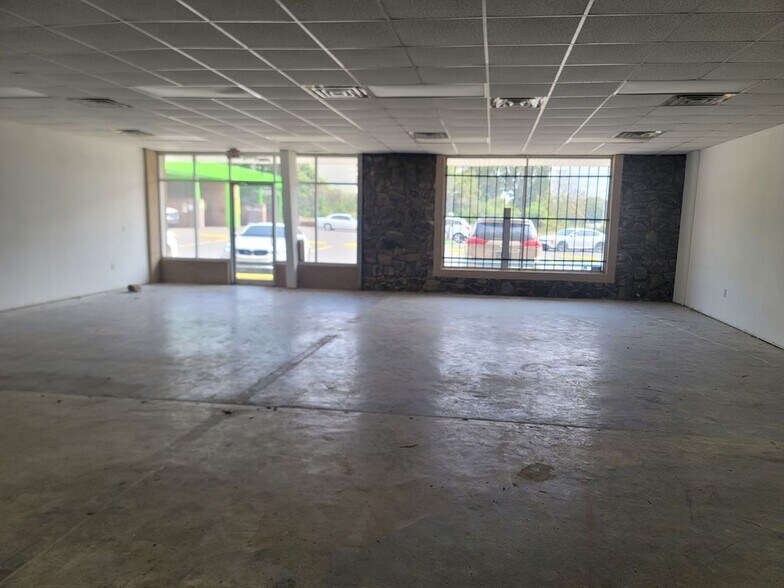 Building Photo - 8700 Colonel Glenn Rd