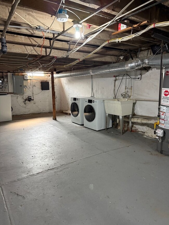 Building Photo - Spacious 3-Bedroom 1.5-Bathroom Home in Po...