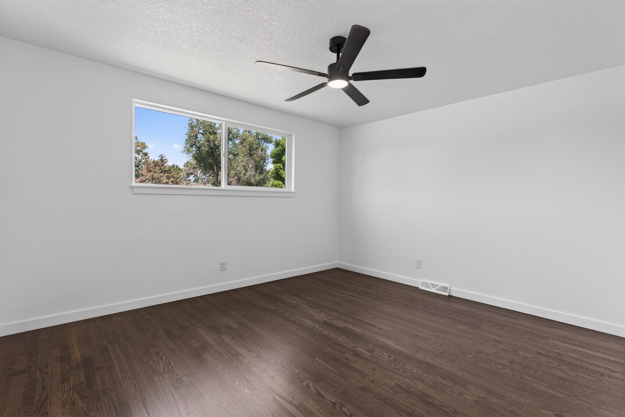 Building Photo - 8596 Sheridan Ct