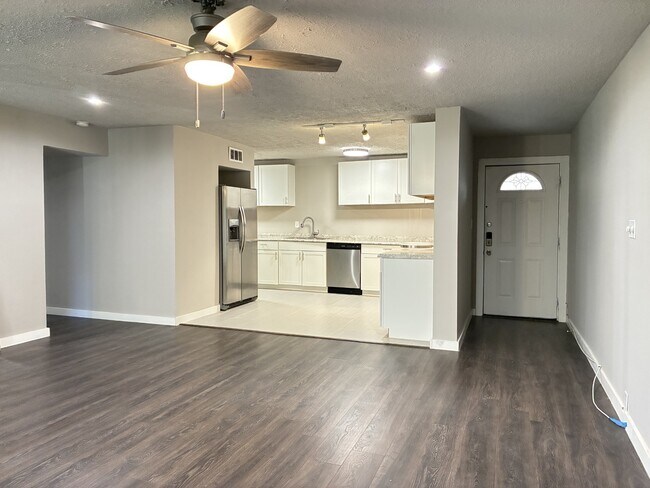 Building Photo - 7510 Shadyvilla Ln