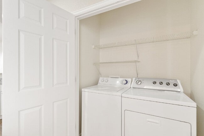 Building Photo - 2284 St Paul Dr