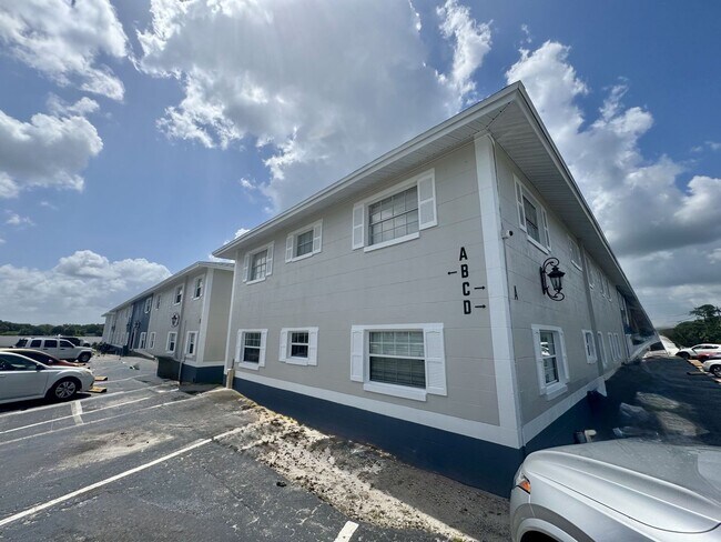 Building Photo - 1 Bed/1 Bath, Ground Floor Condo in Palms ...