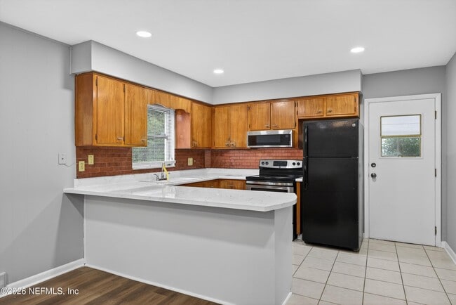 Building Photo - 8015 Jaguar Dr