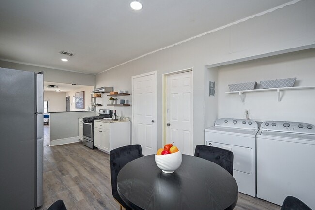 Building Photo - 1507 Laird St