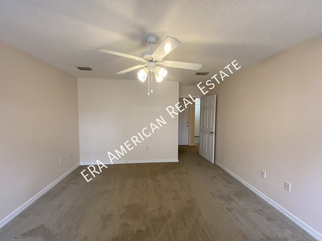 Building Photo - ***MOVE IN SPECIAL- First Full Month Rent ...