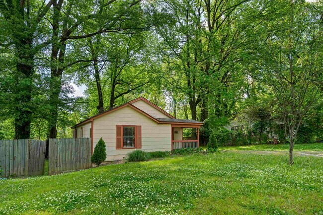 Building Photo - 3066 Redbud Rd