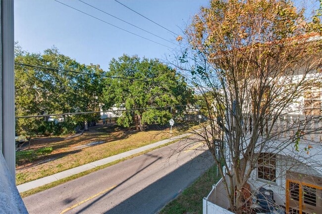 Building Photo - 5601 Bayshore Blvd