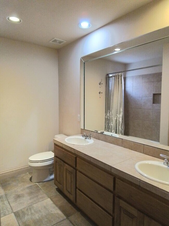 Building Photo - High Desert Home