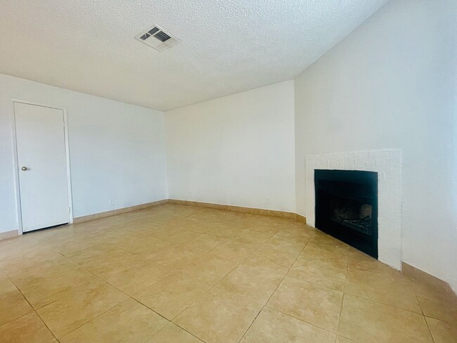 Building Photo - Winwood