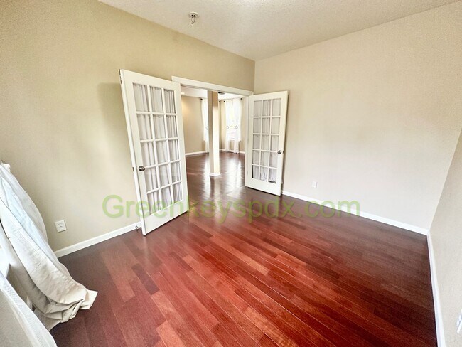Building Photo - Beautiful 3 Bedroom 2.5 Bath House with fu...