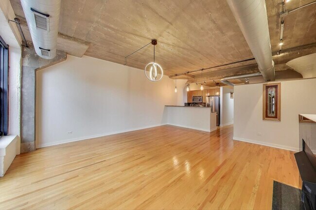 Building Photo - 1150 W 15th St