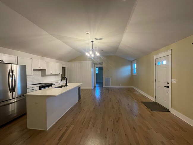 Building Photo - Beautifully renovated 4bdrm/3bath in Madis...