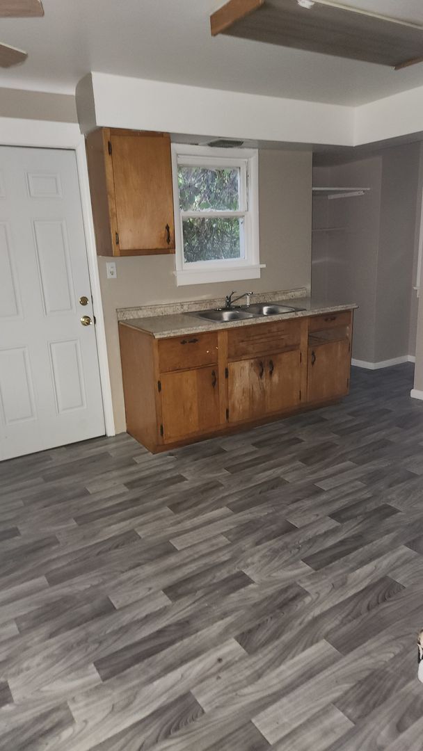 Building Photo - 828 W. Sylvania Ave Toledo Oh 43612