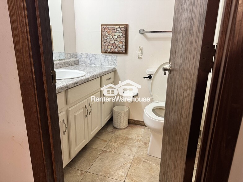 Building Photo - 1514 N Timber Rdg