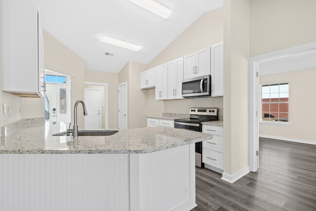 Building Photo - 2520 E Ashford Park Dr