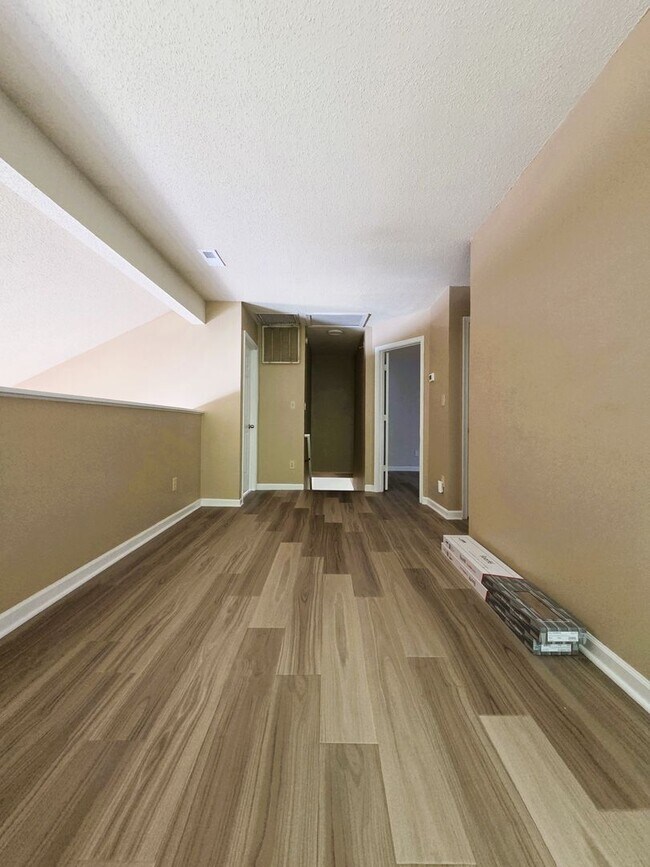 Building Photo - Well maintained 2 story home in Providence Creek Subdivision