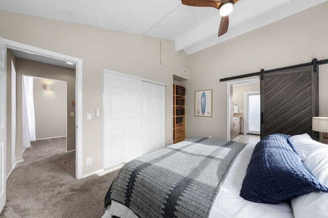 Building Photo - 4819 Del Mar Ave