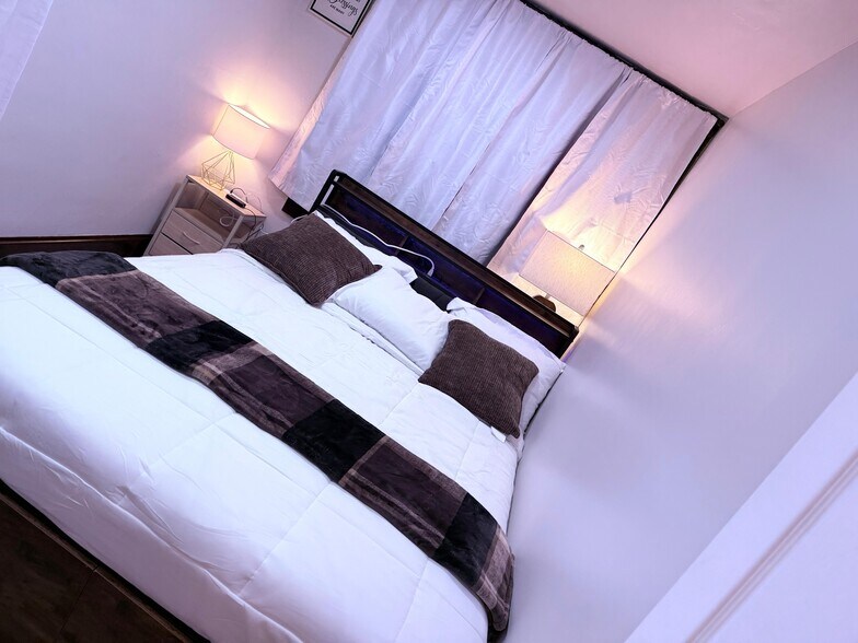Bedroom - 212 Smith St