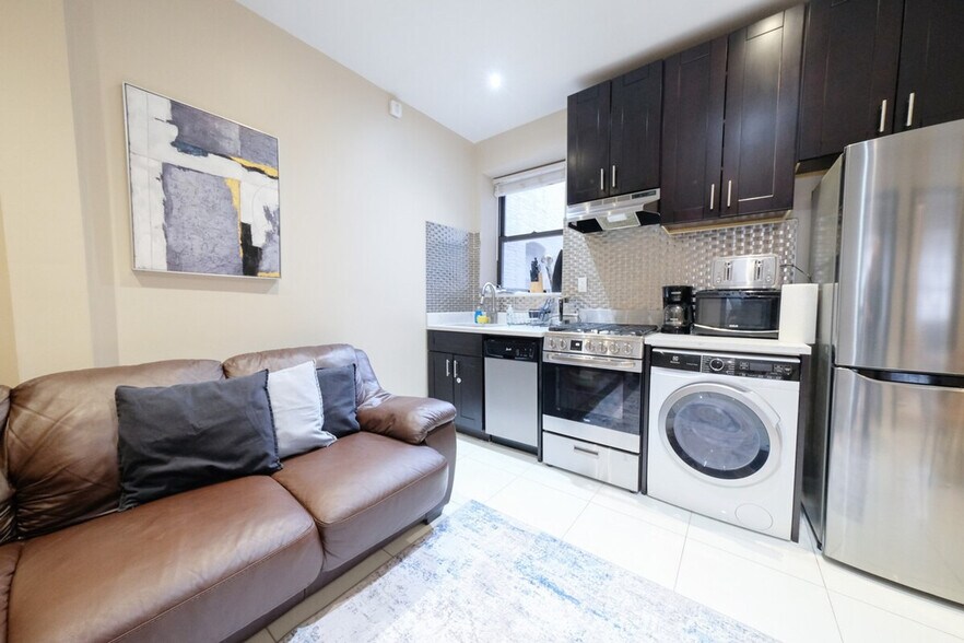 Building Photo - 5 W 101st St